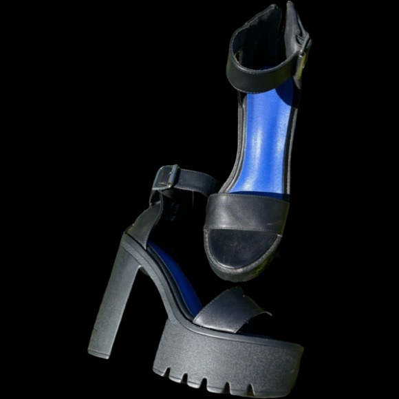 Beautiful New Black Comfy Platform Heels - Picture 3 of 3